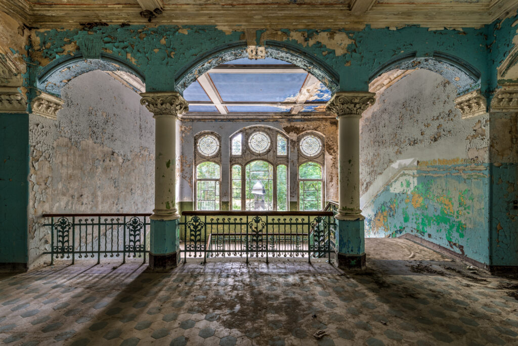 Architectural photograph of an abandoned interior from the Beelitz Heilstätten Sanatorium documentary series by Las Vegas artist Mario Basner.