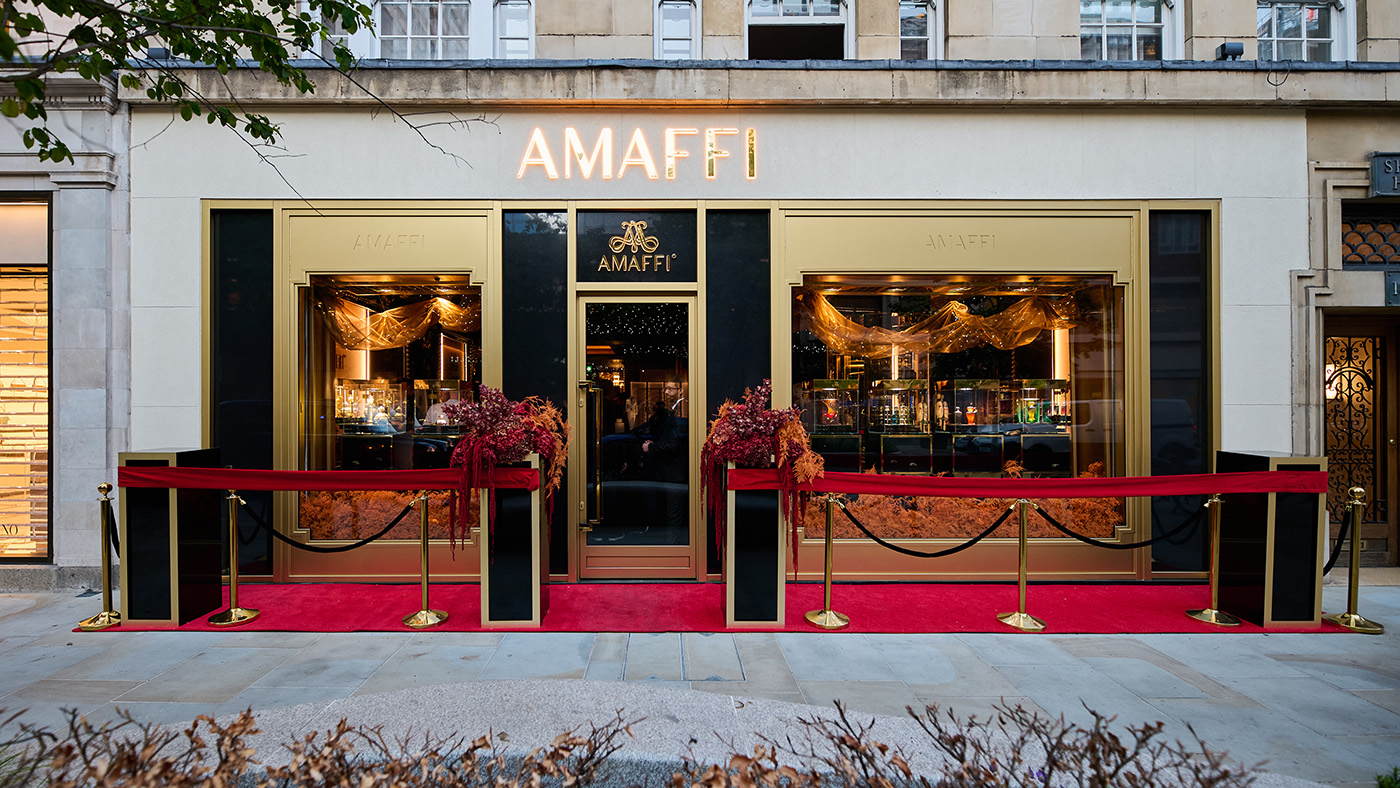 Amaffi Arrives in London